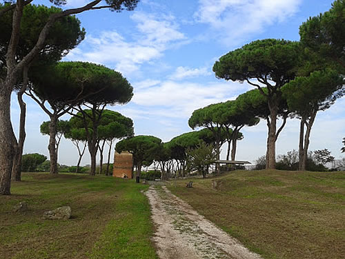 parco archeologico delle Tombe Latine ( panorama sull'antica via Latina )